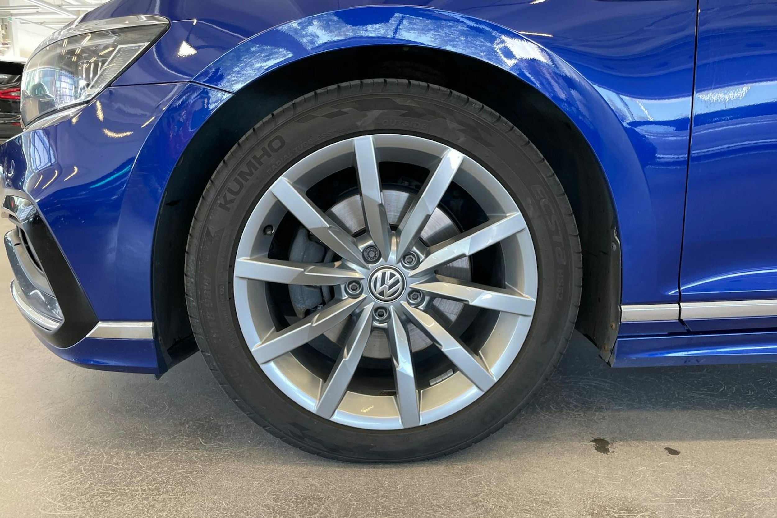 sininen Volkswagen Passat 2020 kuva 10.