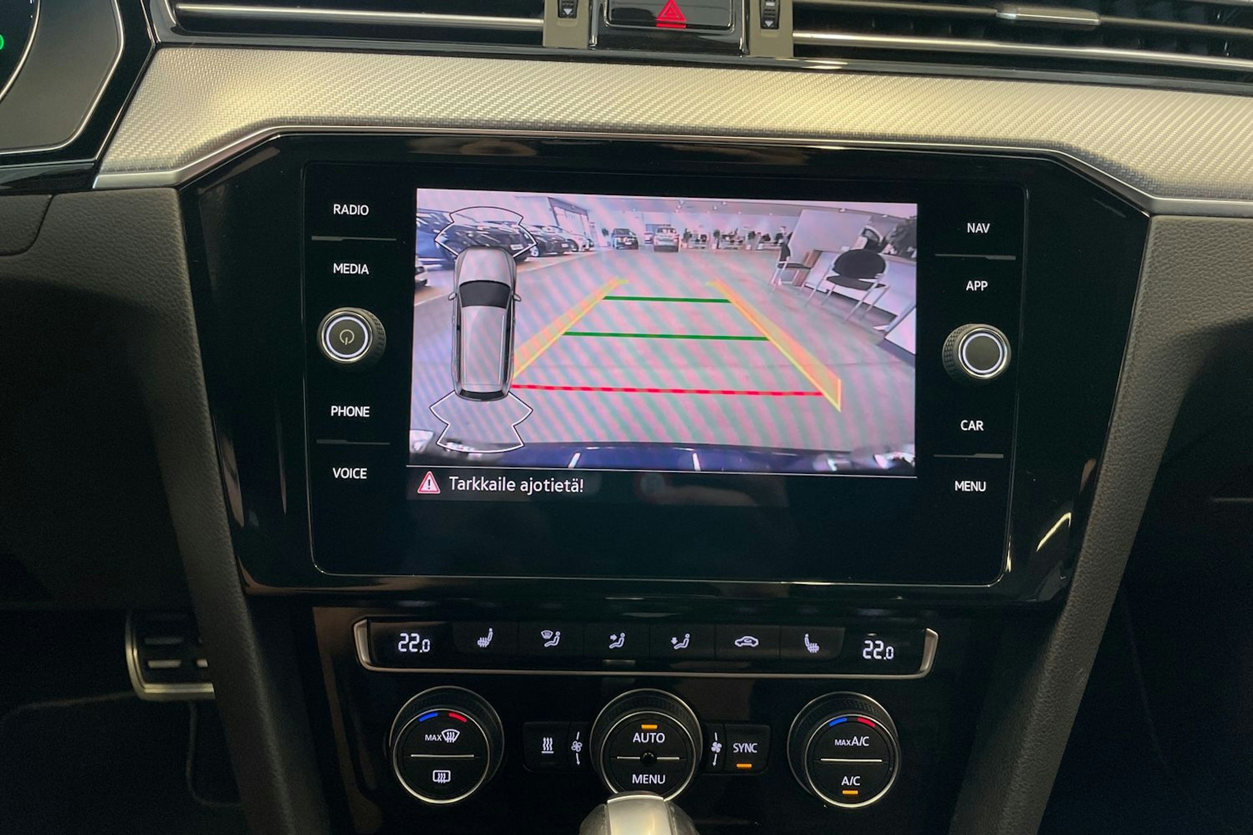 sininen Volkswagen Passat 2020 kuva 14.