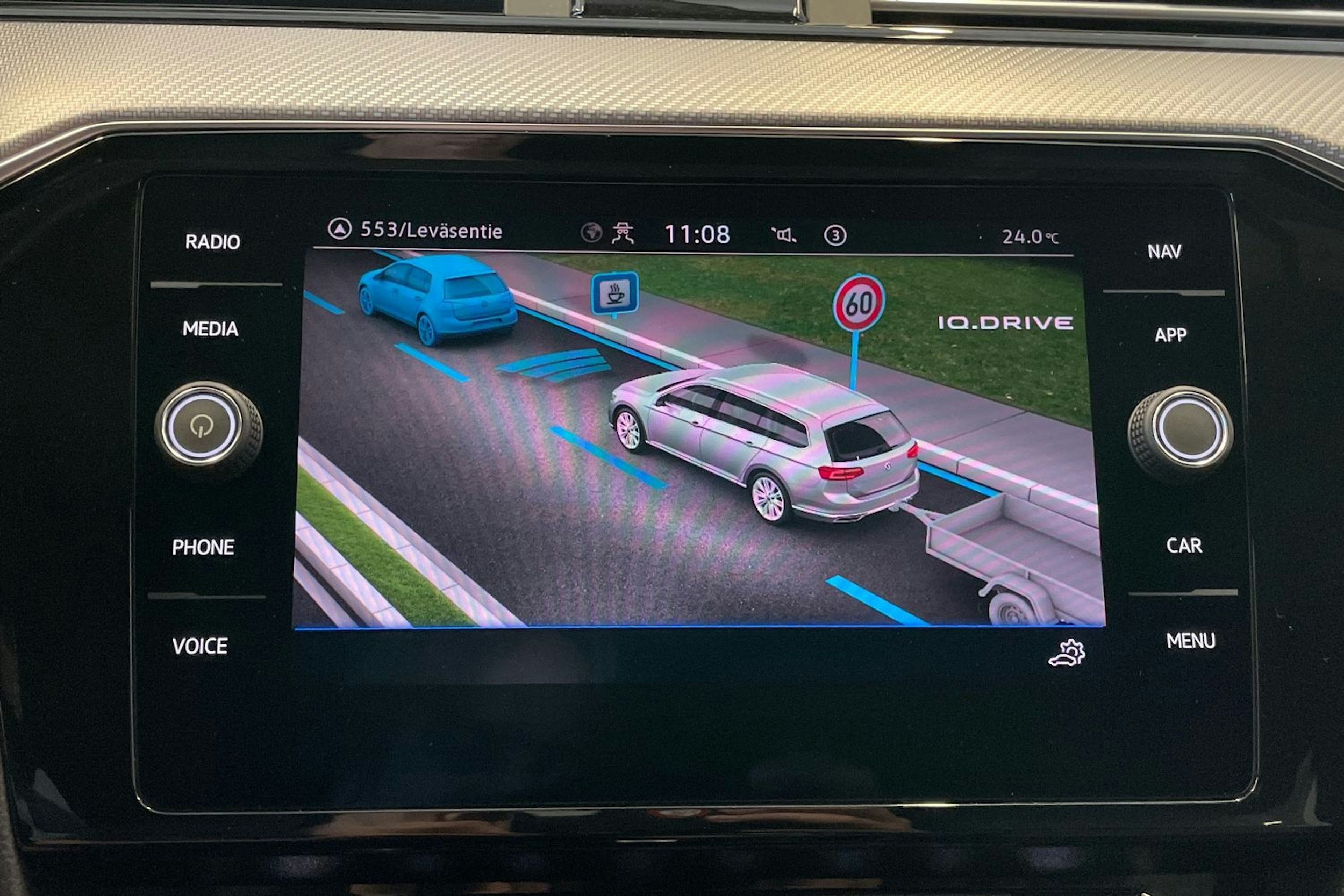 sininen Volkswagen Passat 2020 kuva 16.