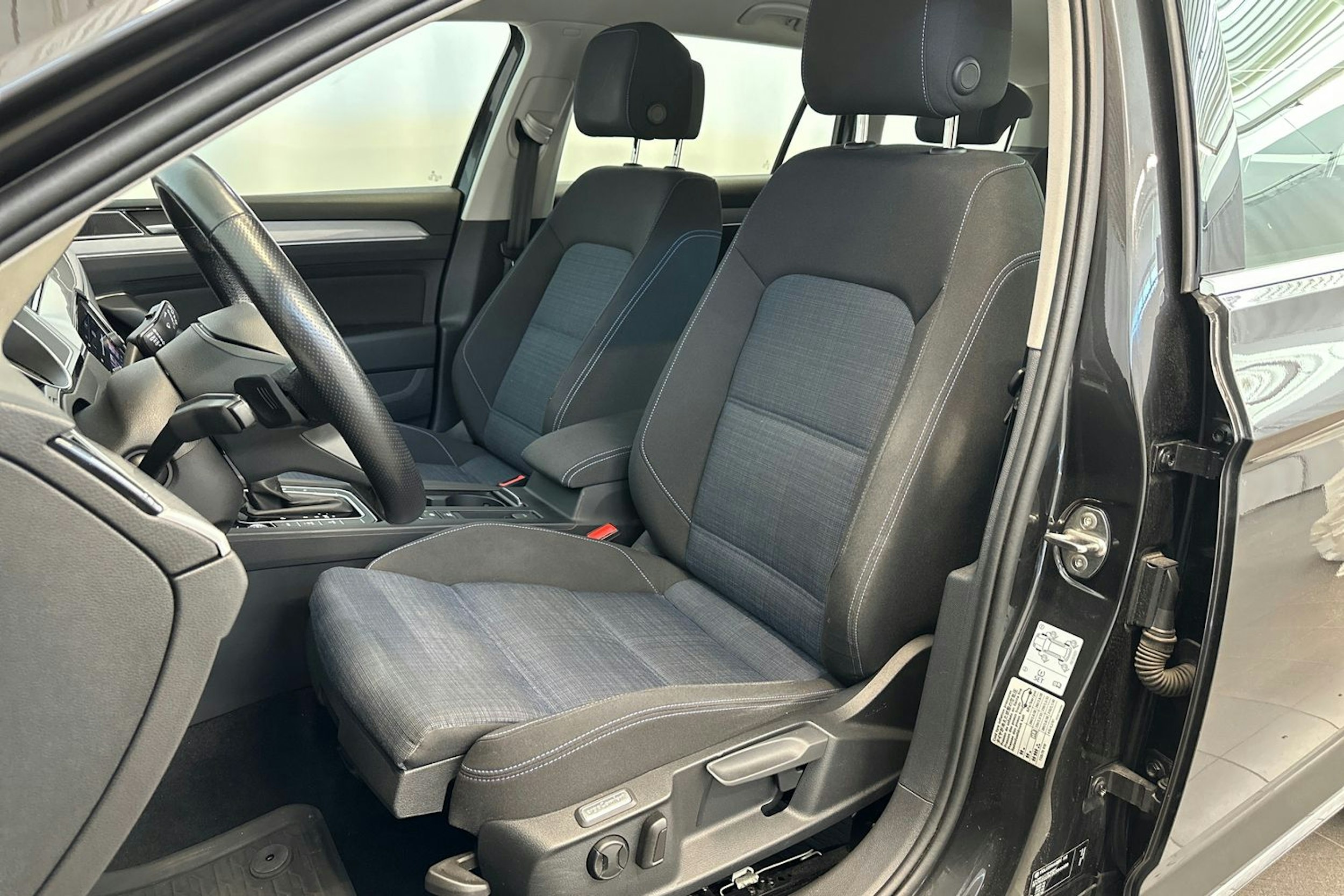 harmaa Volkswagen Passat 2020 kuva 14.