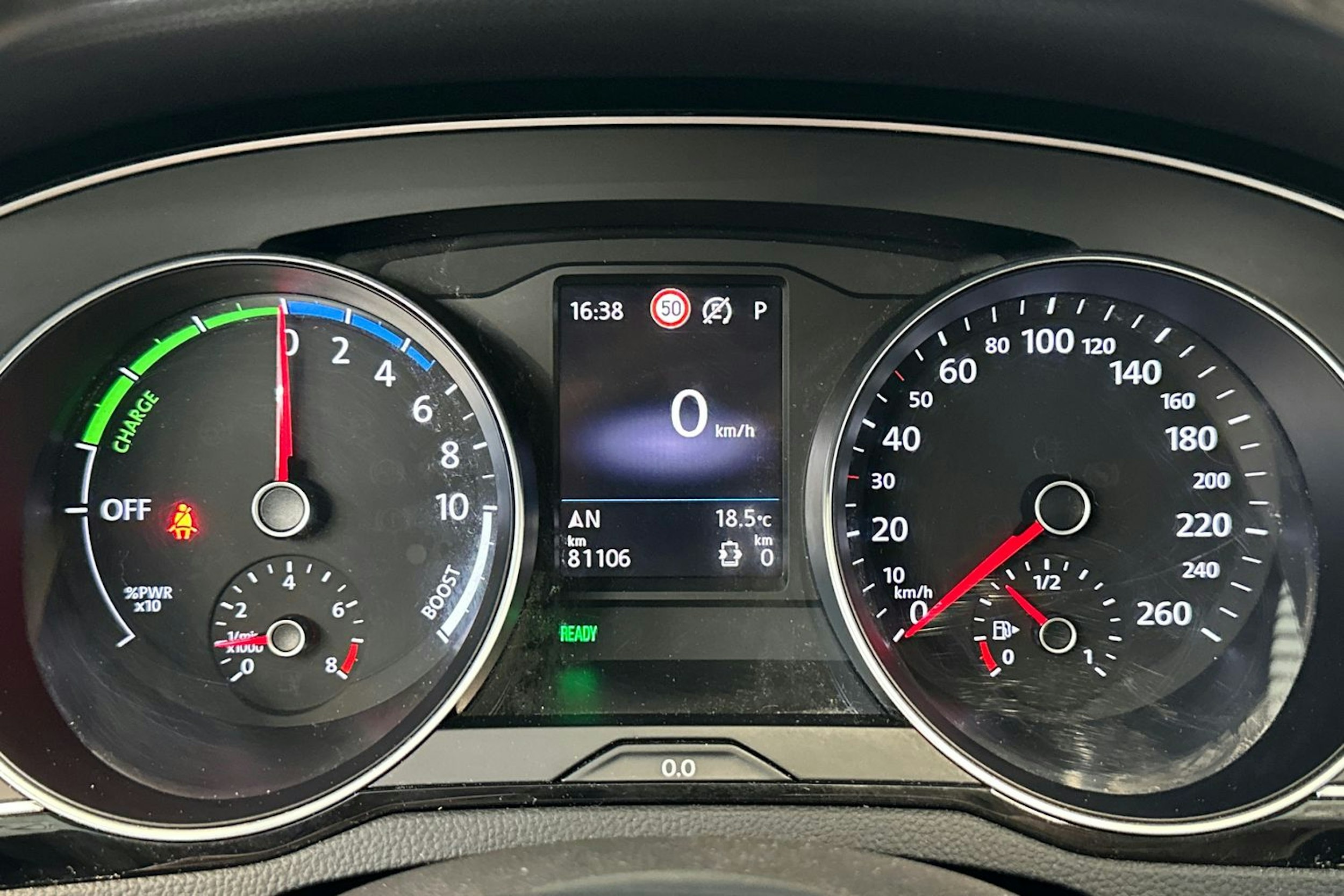 harmaa Volkswagen Passat 2020 kuva 17.