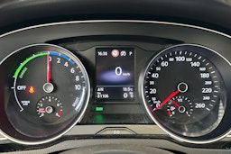 harmaa Volkswagen Passat 2020 kuva 17.