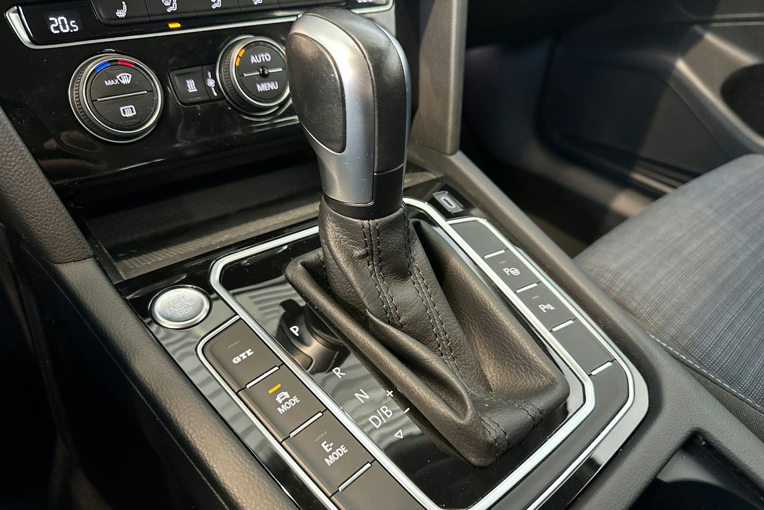 harmaa Volkswagen Passat 2020 kuva 18.