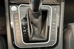 harmaa Volkswagen Passat 2020 kuva 19.