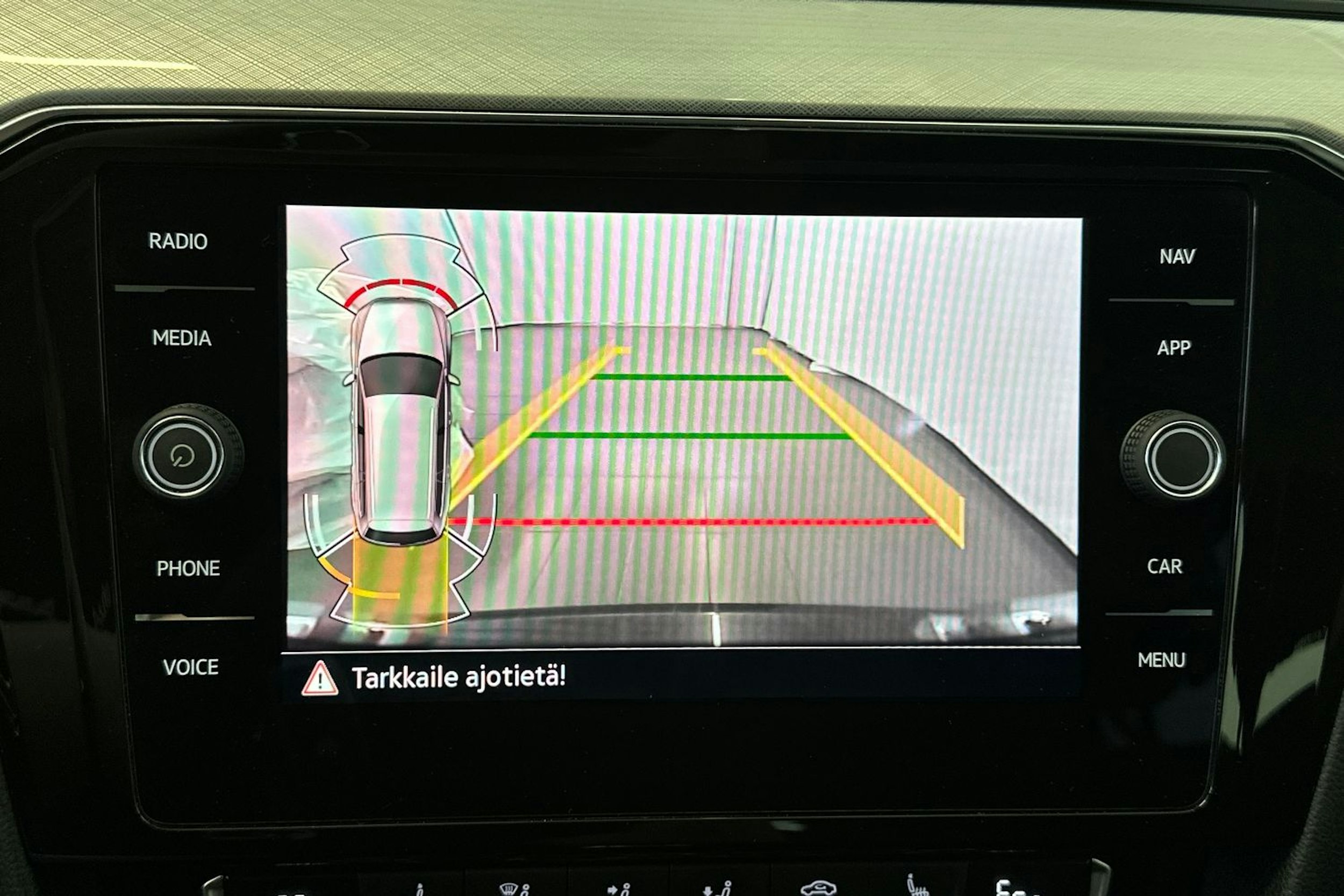 harmaa Volkswagen Passat 2020 kuva 21.