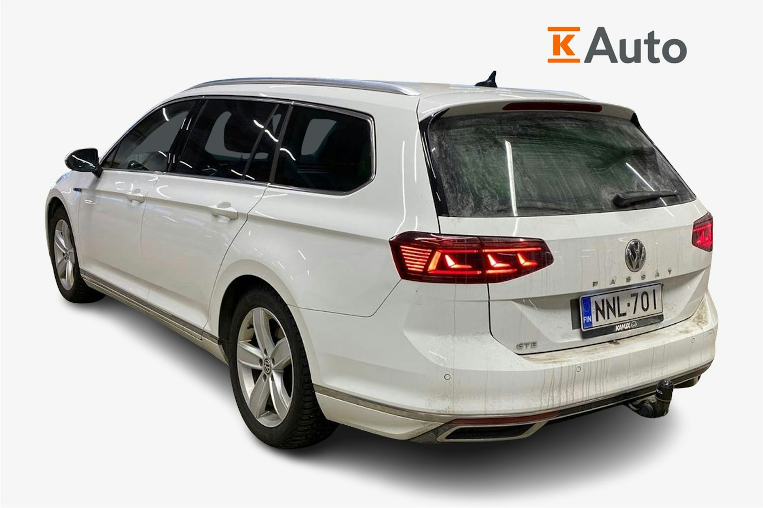 valkoinen Volkswagen Passat 2020 kuva 2.