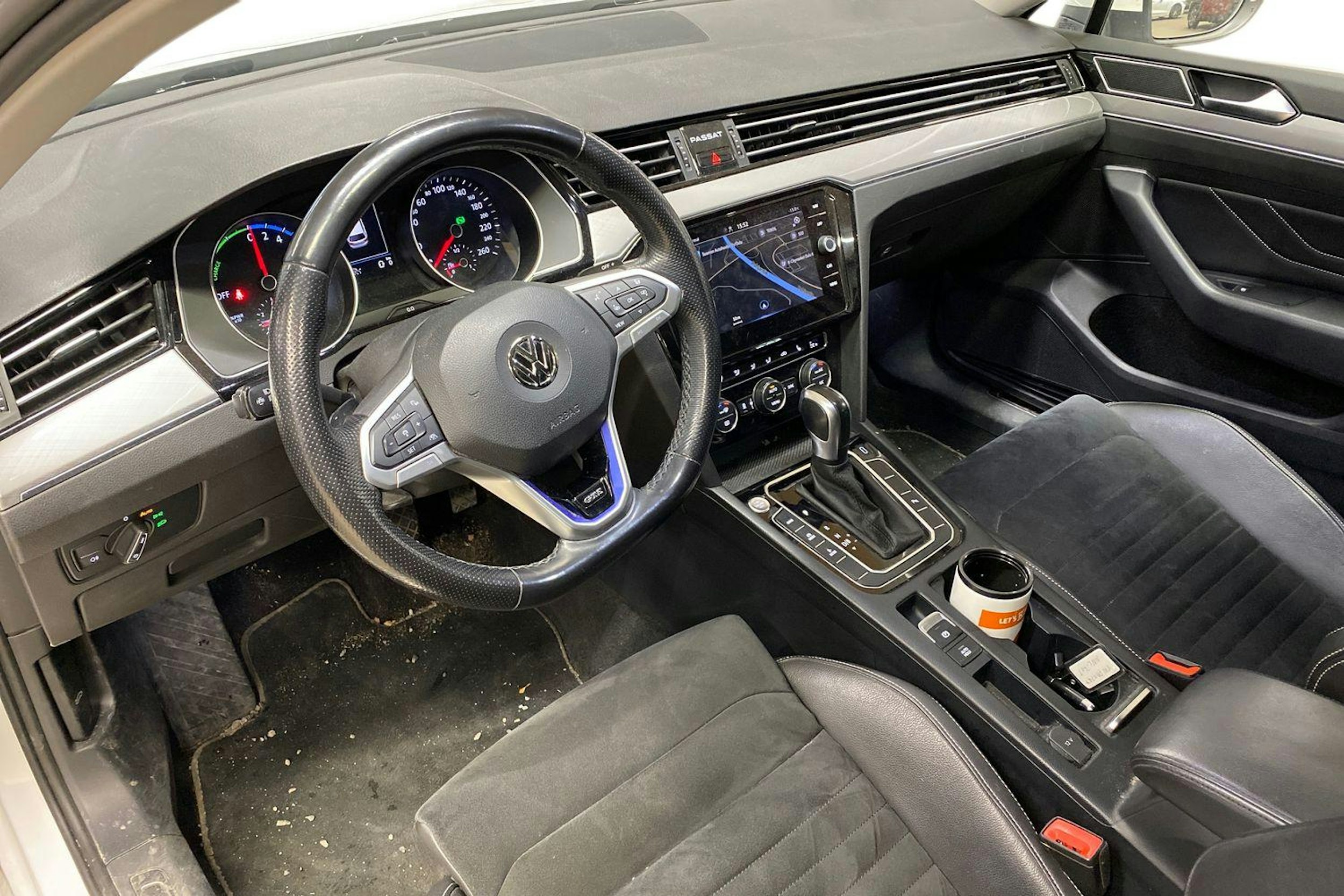 valkoinen Volkswagen Passat 2020 kuva 3.