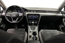 valkoinen Volkswagen Passat 2020 kuva 9.