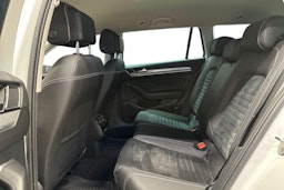 valkoinen Volkswagen Passat 2020 kuva 10.