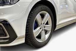 valkoinen Volkswagen Passat 2020 kuva 11.