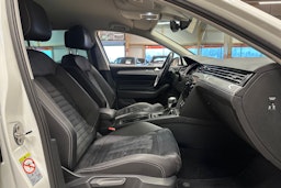 valkoinen Volkswagen Passat 2020 kuva 14.