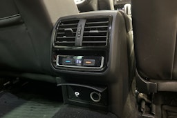 valkoinen Volkswagen Passat 2020 kuva 15.