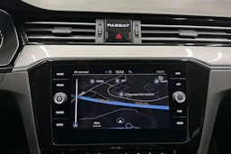 valkoinen Volkswagen Passat 2020 kuva 18.