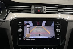 valkoinen Volkswagen Passat 2020 kuva 19.