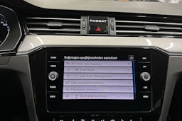 valkoinen Volkswagen Passat 2020 kuva 21.