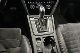 valkoinen Volkswagen Passat 2020 kuva 23.