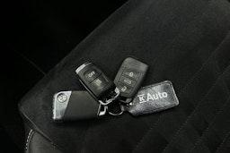 valkoinen Volkswagen Passat 2020 kuva 24.