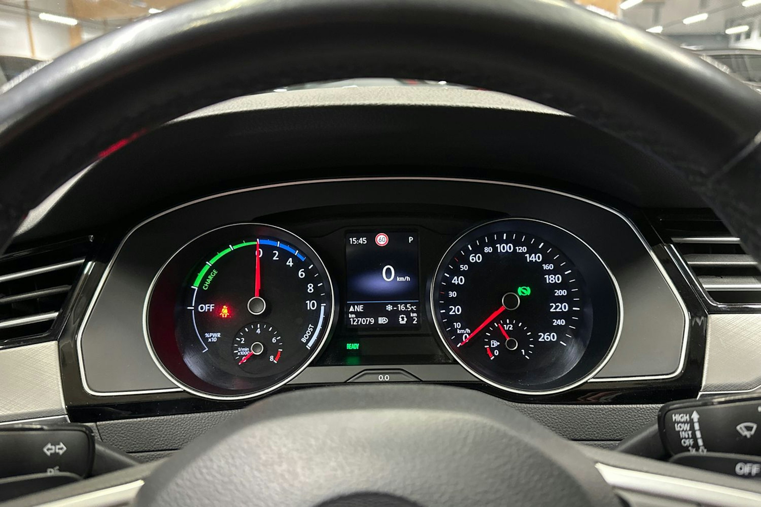 valkoinen Volkswagen Passat 2020 kuva 25.