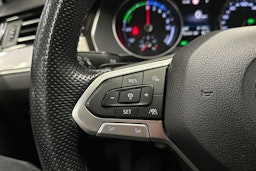 valkoinen Volkswagen Passat 2020 kuva 26.