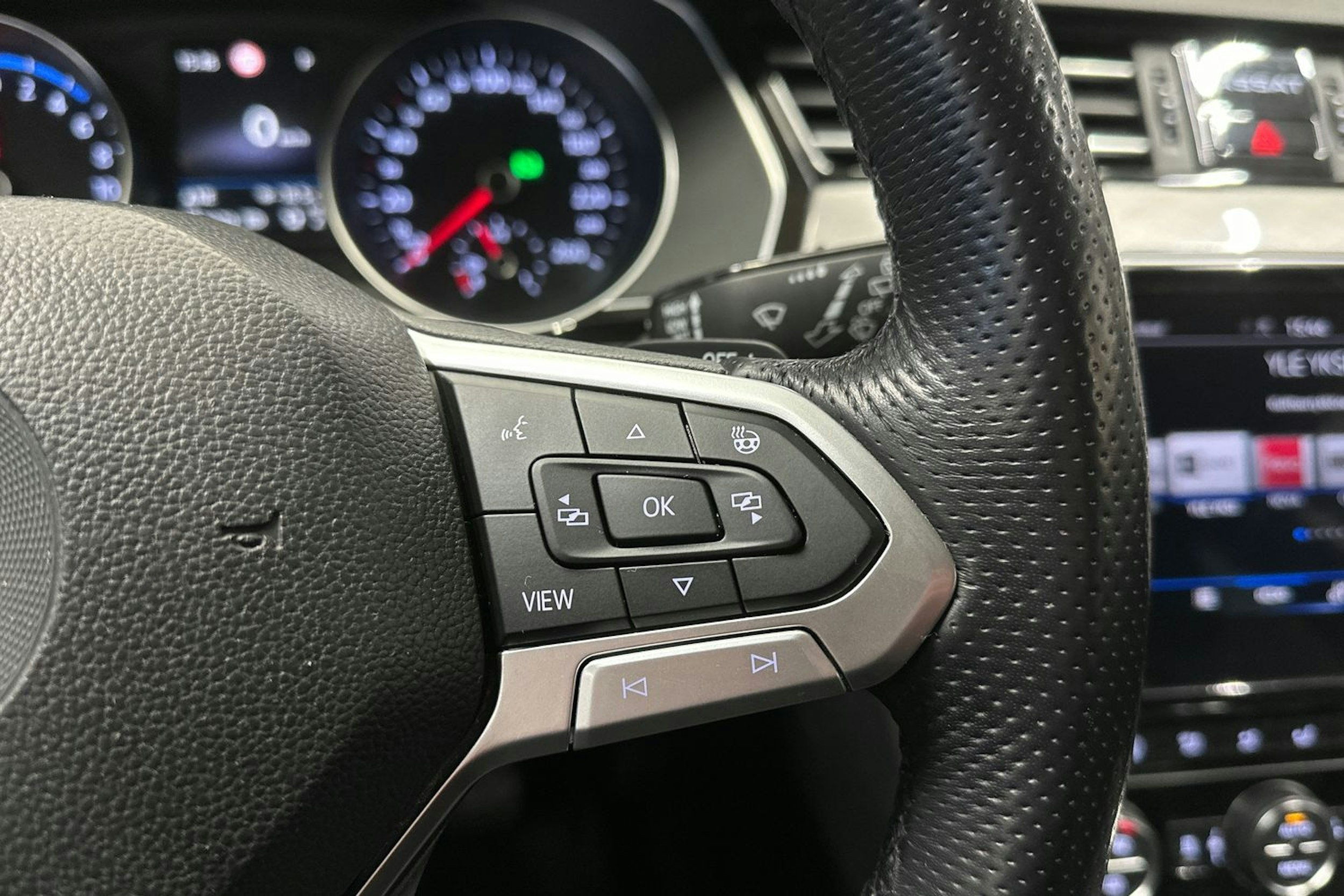 valkoinen Volkswagen Passat 2020 kuva 27.