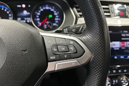 valkoinen Volkswagen Passat 2020 kuva 27.