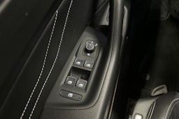 valkoinen Volkswagen Passat 2020 kuva 28.