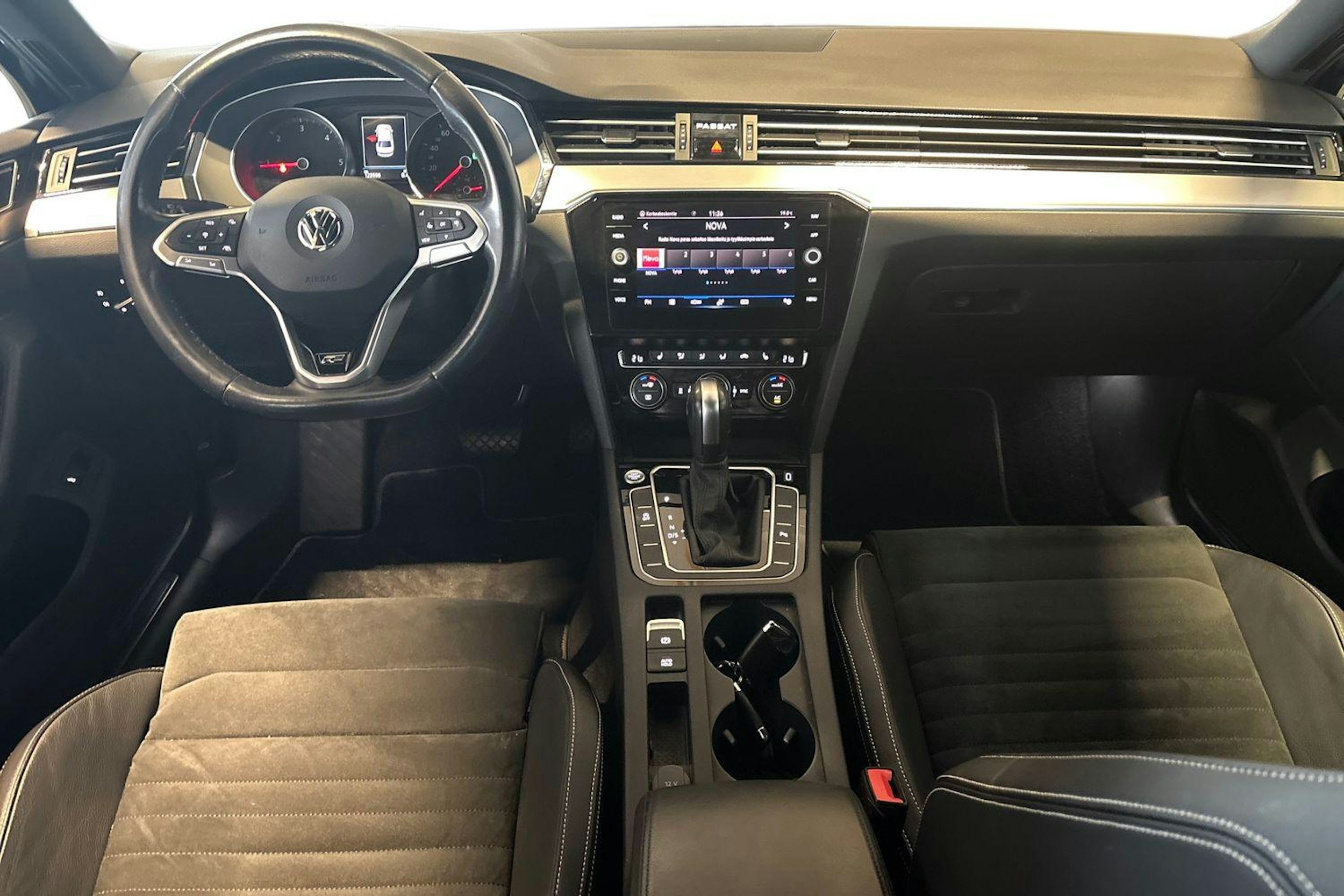 Sininen Volkswagen PASSAT 2020 kuva 9.