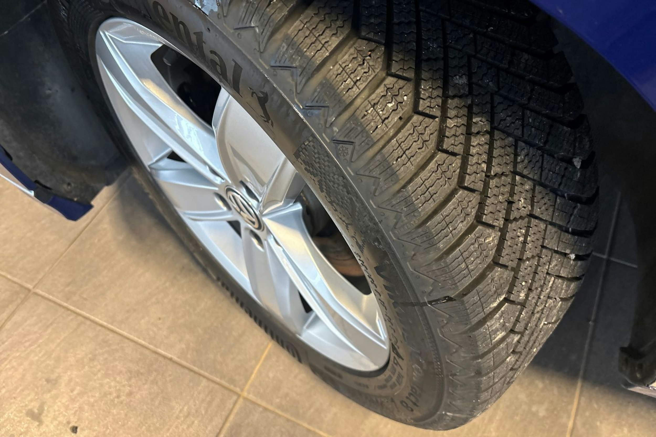 Sininen Volkswagen PASSAT 2020 kuva 13.