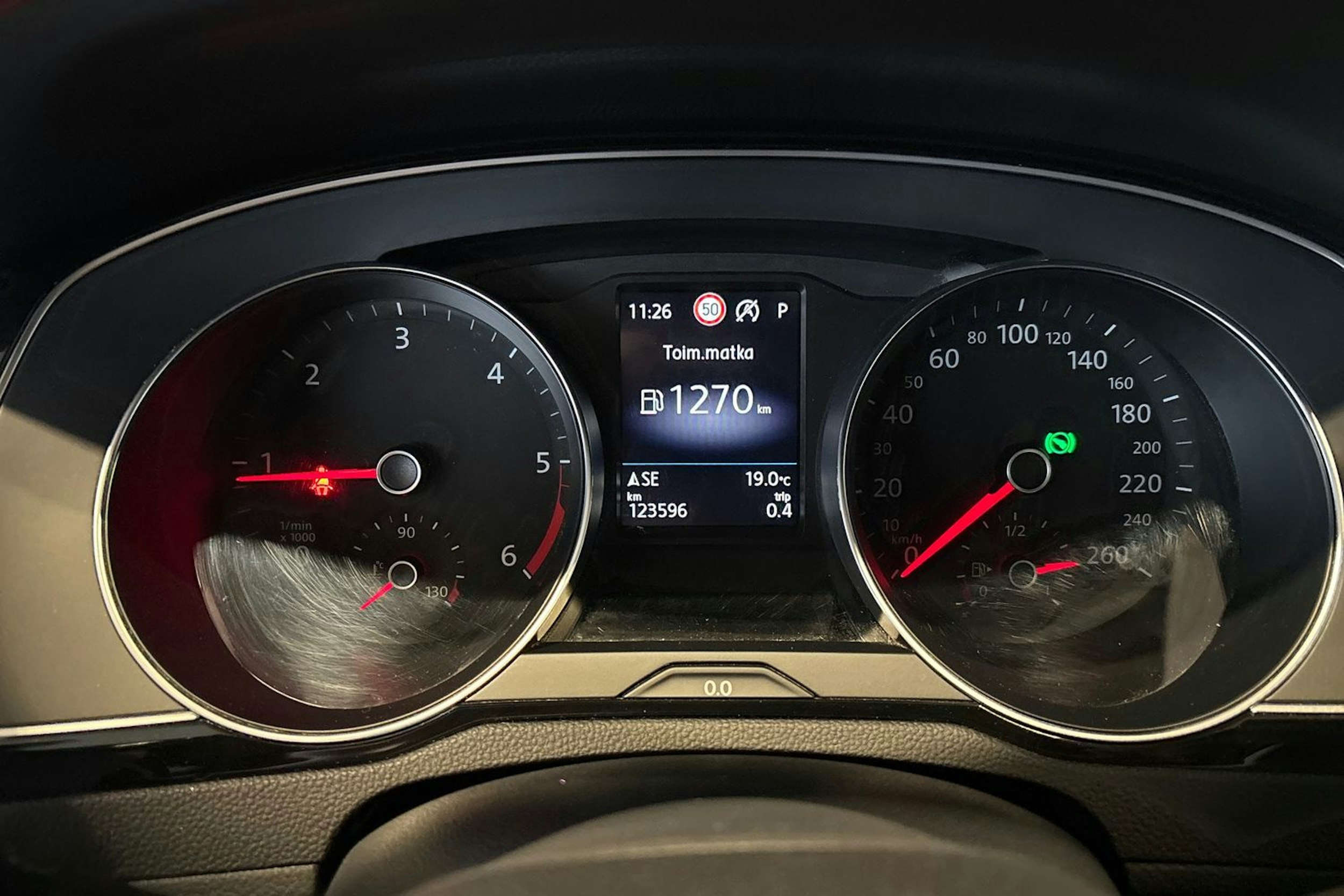 Sininen Volkswagen PASSAT 2020 kuva 14.