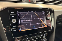 Sininen Volkswagen Passat 2020 kuva 24.
