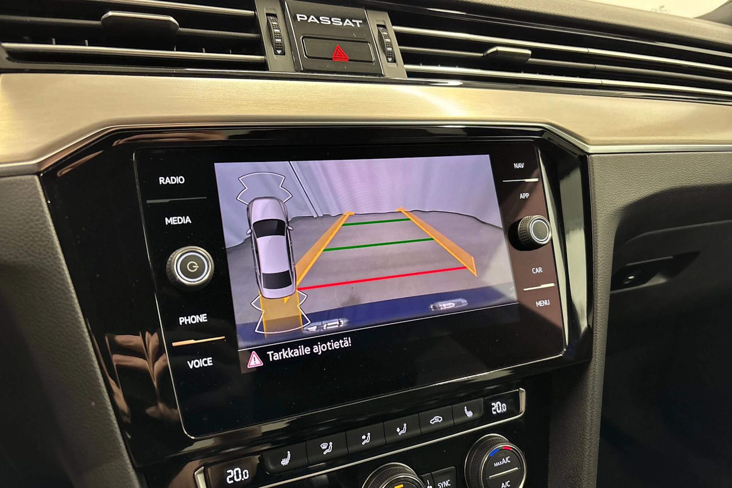 Sininen Volkswagen Passat 2020 kuva 26.