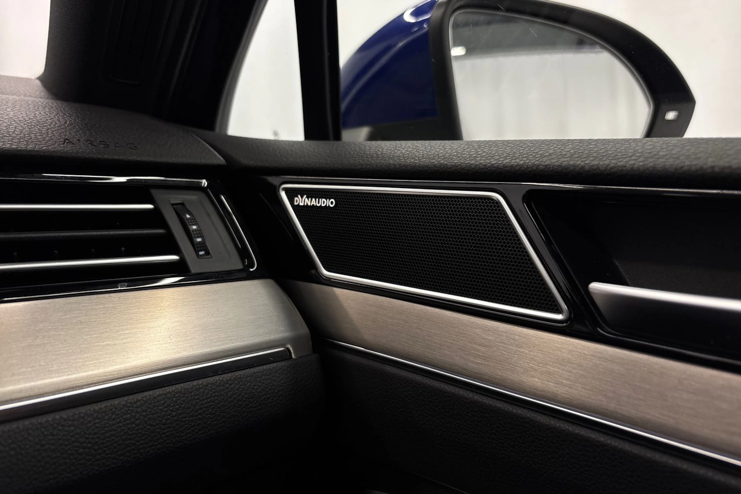 Sininen Volkswagen Passat 2020 kuva 28.