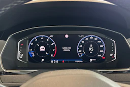 valkoinen Volkswagen Passat 2020 kuva 5.