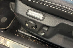 valkoinen Volkswagen Passat 2020 kuva 9.