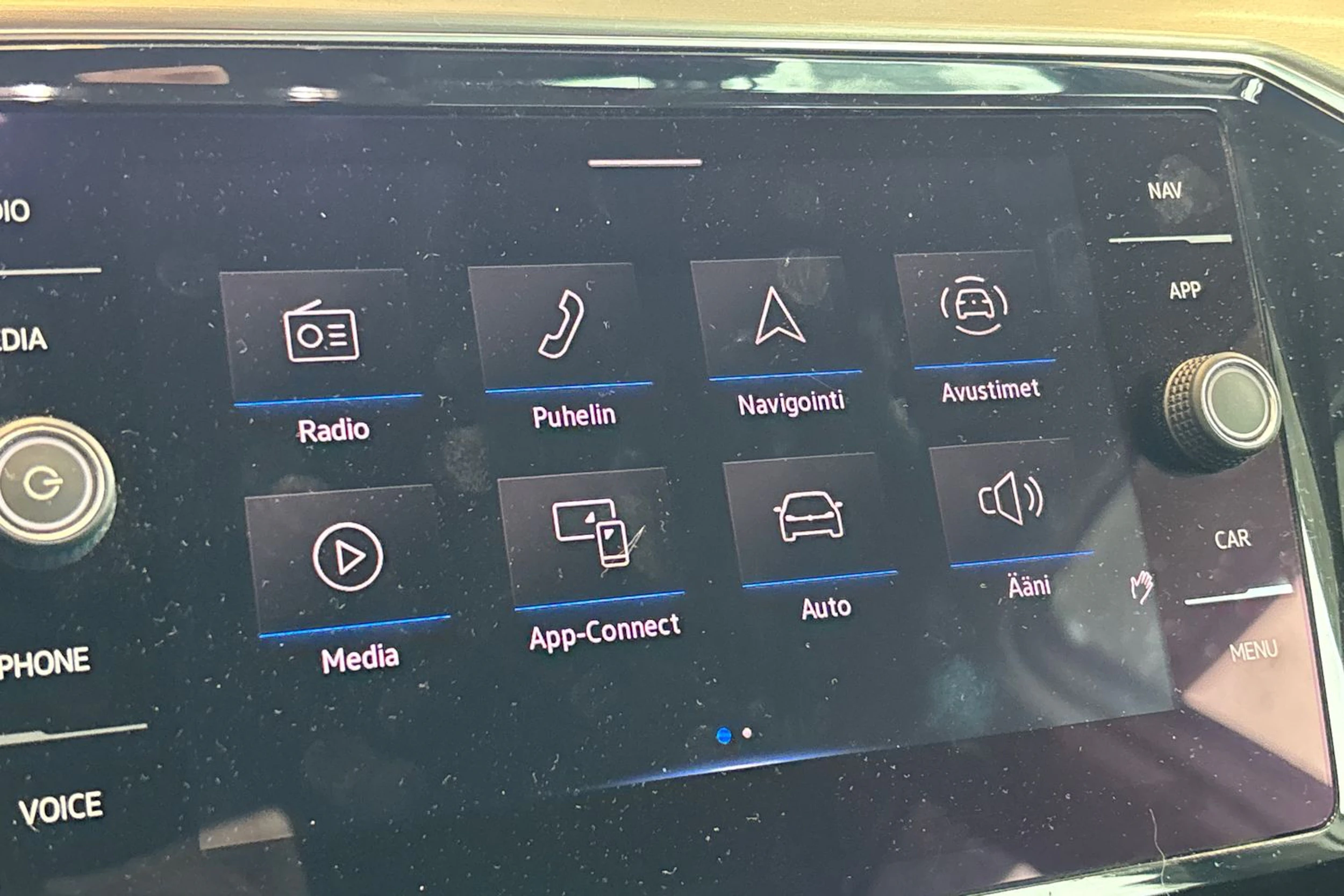 valkoinen Volkswagen Passat 2020 kuva 10.