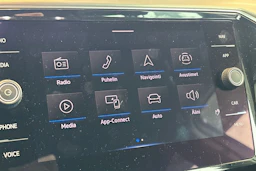 valkoinen Volkswagen Passat 2020 kuva 10.