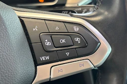 valkoinen Volkswagen Passat 2020 kuva 13.