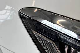 valkoinen Volkswagen Passat 2020 kuva 14.