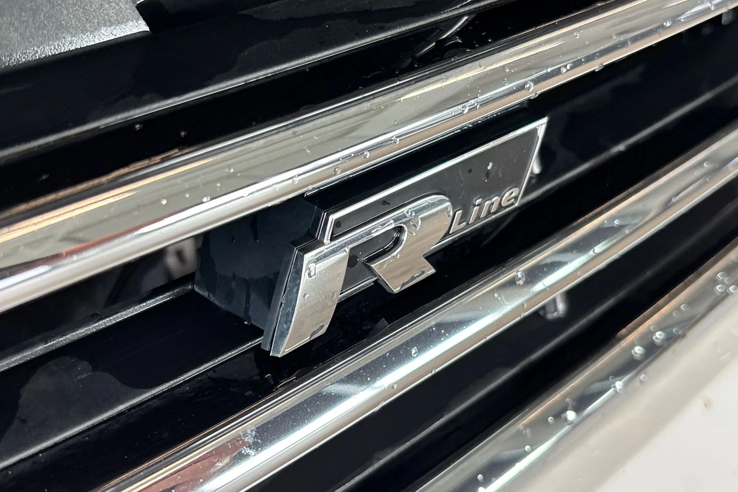 valkoinen Volkswagen Passat 2020 kuva 15.