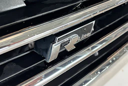 valkoinen Volkswagen Passat 2020 kuva 15.