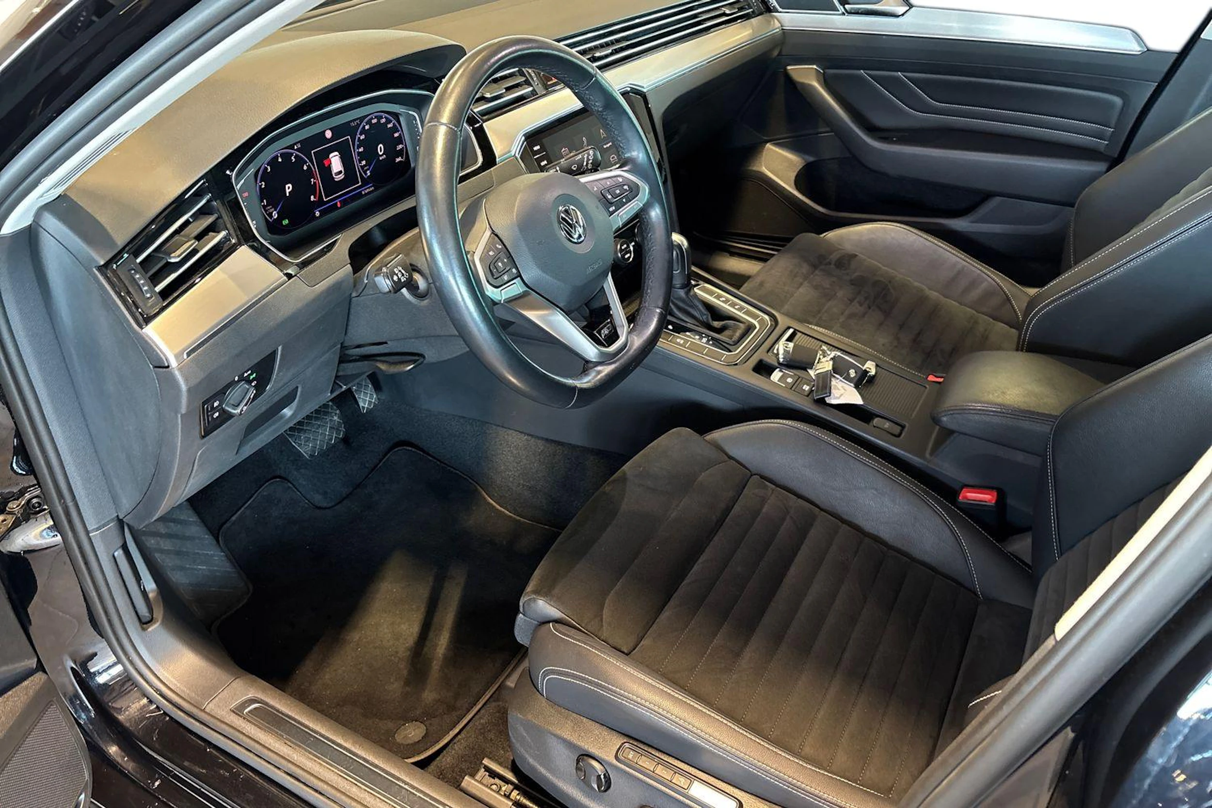 musta Volkswagen Passat 2020 kuva 6.