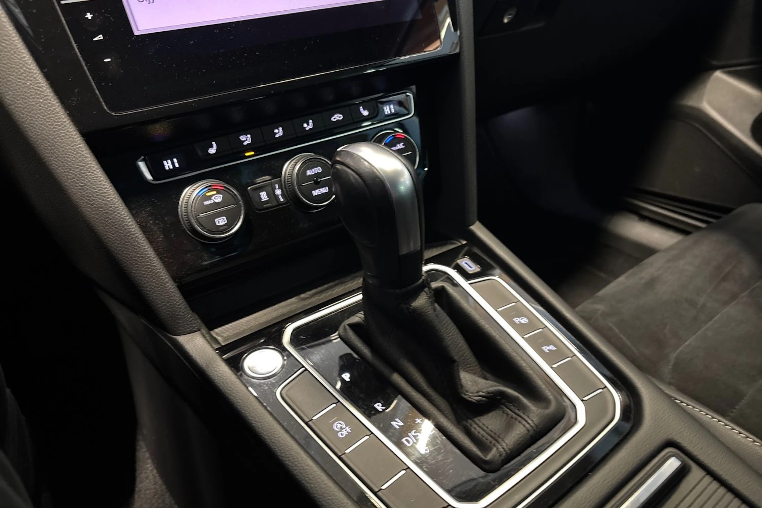 musta Volkswagen Passat 2020 kuva 18.