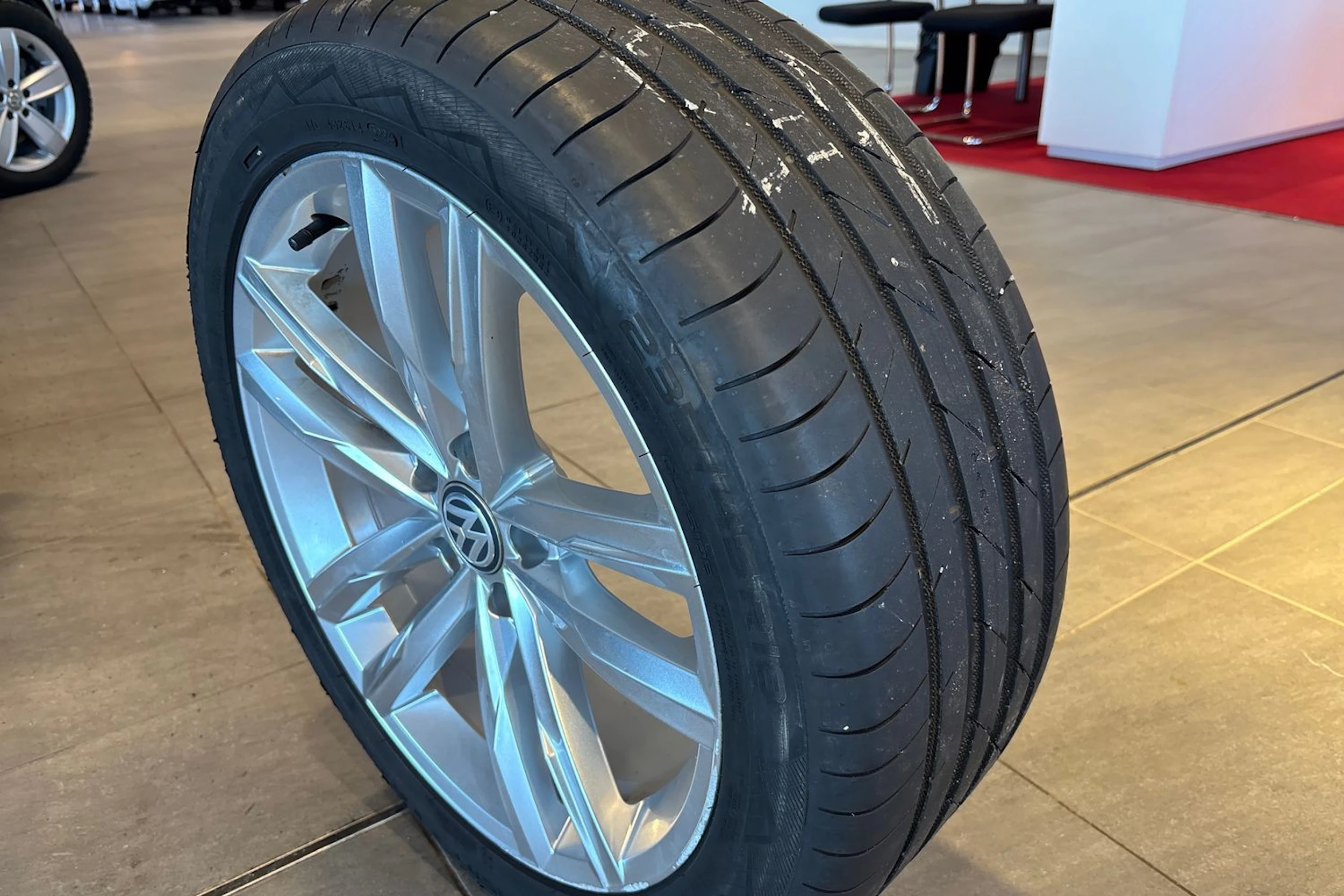 musta Volkswagen Passat 2020 kuva 21.