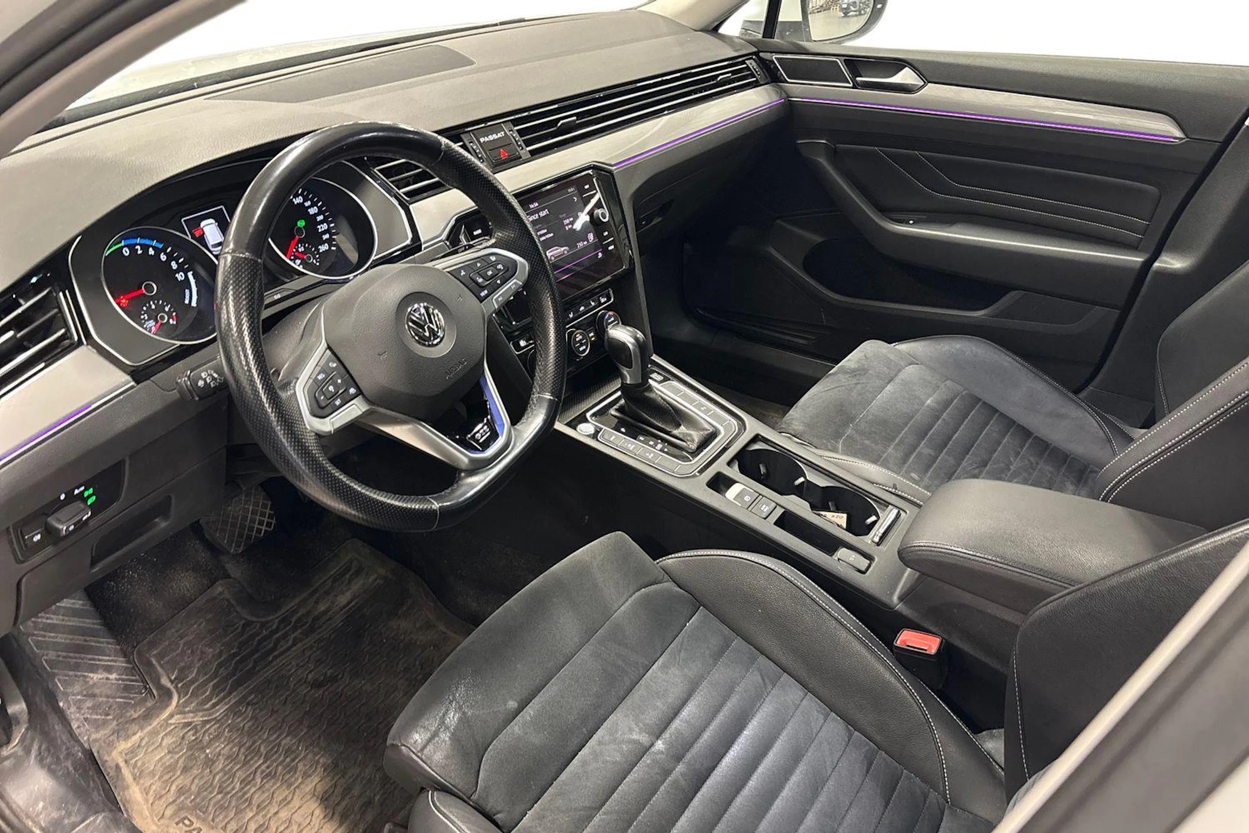 valkoinen Volkswagen Passat 2020 kuva 3.