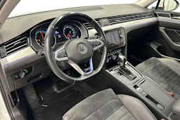 valkoinen Volkswagen Passat 2020 kuva 6.