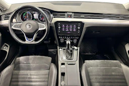 valkoinen Volkswagen Passat 2020 kuva 7.