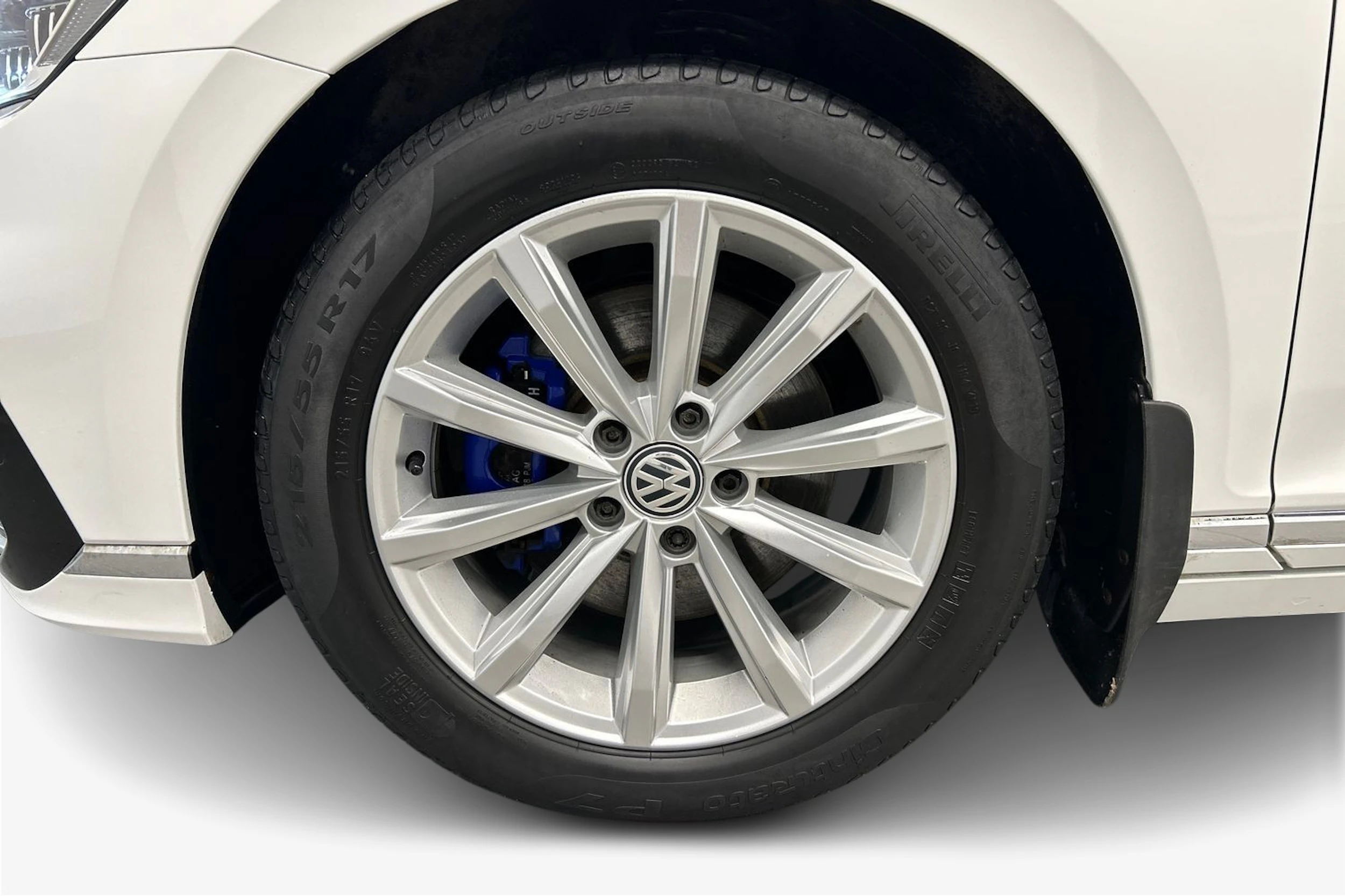 valkoinen Volkswagen Passat 2020 kuva 9.