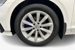 valkoinen Volkswagen Passat 2020 kuva 9.