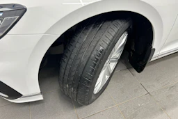 valkoinen Volkswagen Passat 2020 kuva 10.