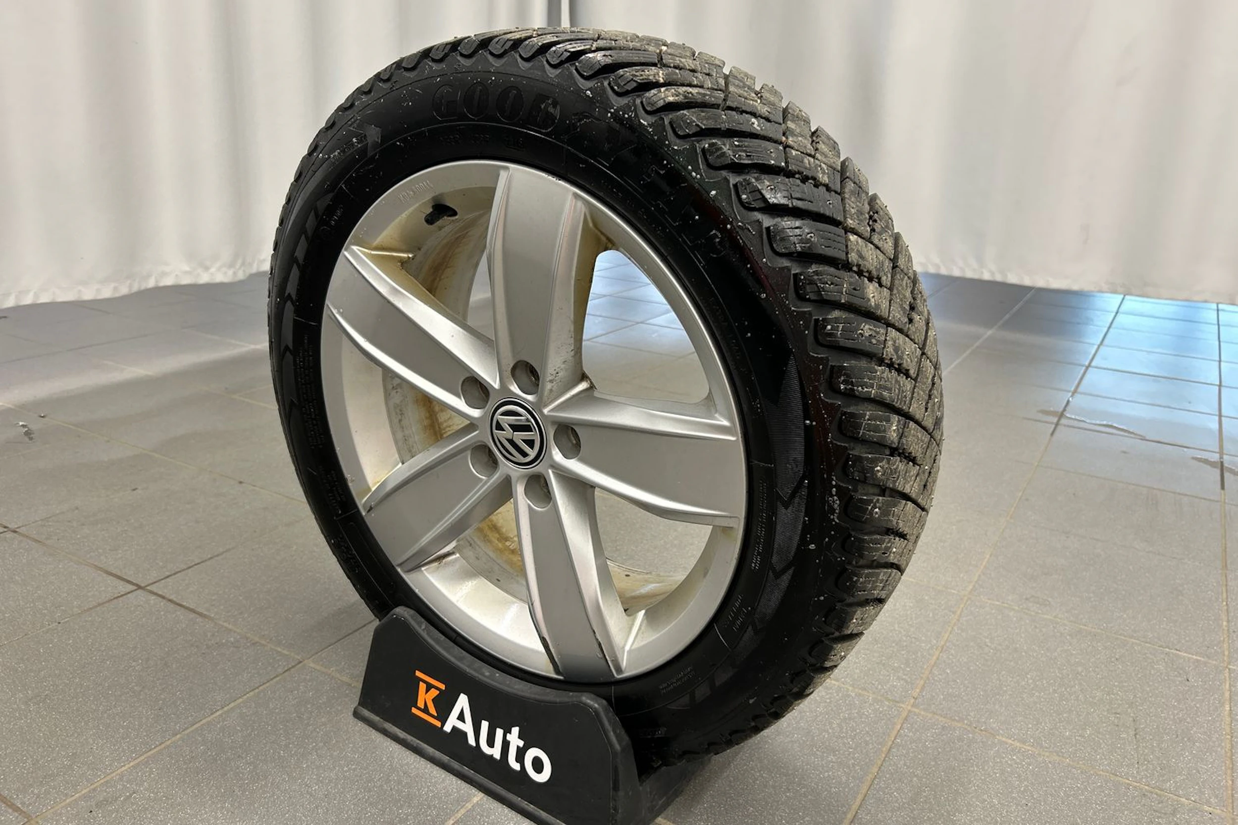 valkoinen Volkswagen Passat 2020 kuva 15.